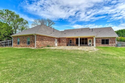 1757 Woodlake Rd, Denison TX 75021-8020 exterior