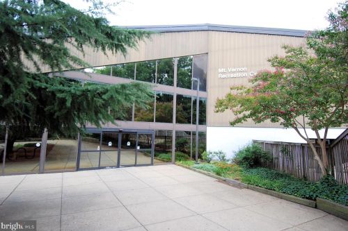 1301 Belle View Blvd, Alexandria VA 22307-6642 exterior