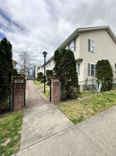 462 4th Ave, Mount Vernon, NY 10550-4402