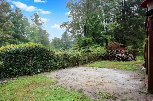 195 Mtn Rd, Torrington CT 06790-2708 exterior