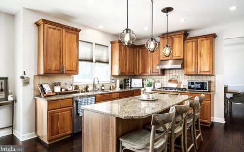 17 Fieldcrest Dr, Columbus NJ  08022-1959 exterior