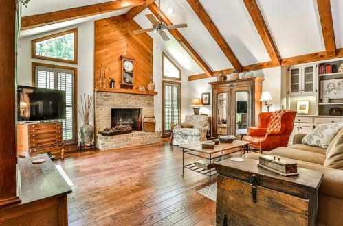 4748 Dunwoody Sta Dr, Atlanta GA 30338-4704 exterior