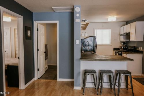 1303 Bruce St, Mount Pleasant MI 48858-1303 exterior