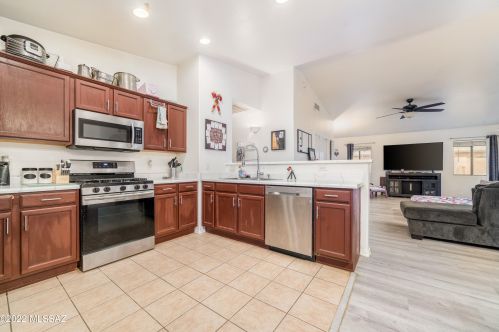 7646 Coleville St, Tucson AZ 85746-2512 exterior