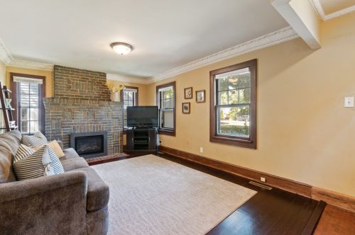 6429 Santa Monica Blvd, Milwaukee, WI 53217-4250