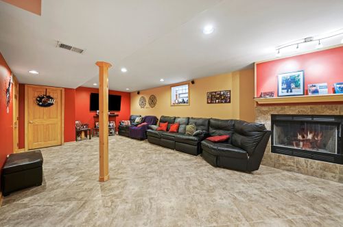 6129 Mcvicker Ave, Chicago IL 60638-4325 exterior