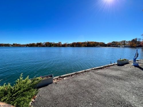 600 Lk Shr Dr, Parsippany NJ 07054-3652 exterior