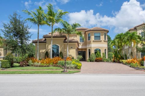 266 Calmo Cir, Fort Pierce, FL 34984-6611