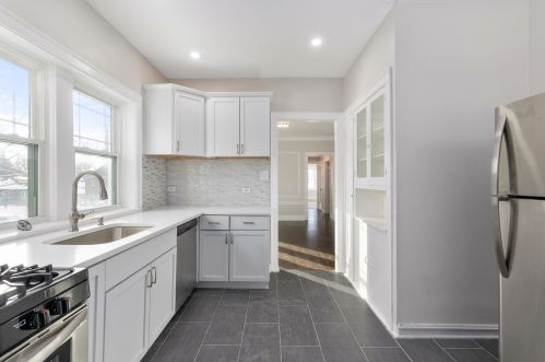 7259 Michigan Ave, Chicago IL 60637-4502 exterior