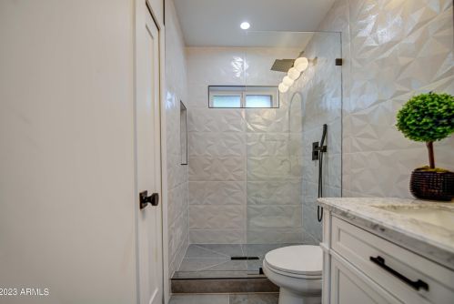 4043 44th Pl, Phoenix AZ  85018-5401 exterior