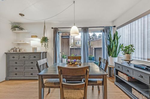 3901 Clayton Rd, Concord CA  94521-2583 exterior