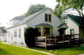 4241 47th St, Milwaukee, WI 53216-1415