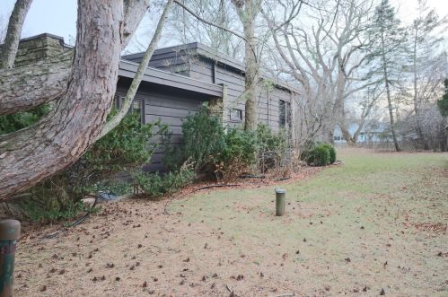 9235 Thrush Ln, Milwaukee WI 53217-1376 exterior