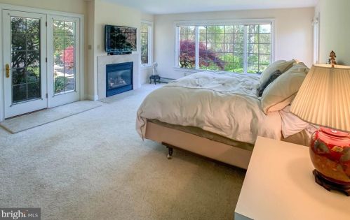 1936 Paper Mill Rd, Huntingdon Valley PA 19006-5814 exterior