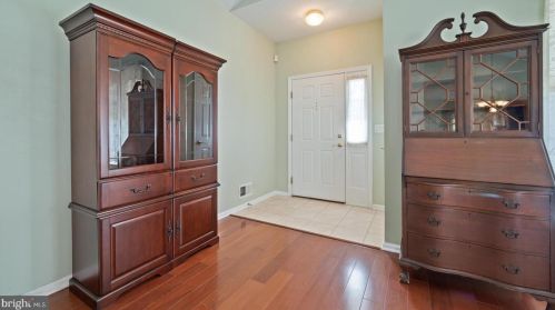 36 Bear Meade Dr, Trenton NJ 08691-3360 exterior