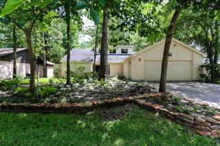 8 Mayfair Grove Ct, Spring TX  77381-2617 exterior