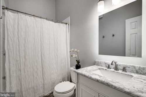 5319 Buxton Ct, Alexandria VA 22315-4760 exterior