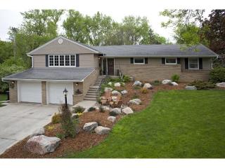 617 Drillane Rd, Hopkins, MN 55305-4602