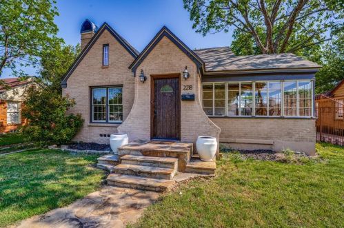 2218 Carnes St, Dallas, TX 75208-5501