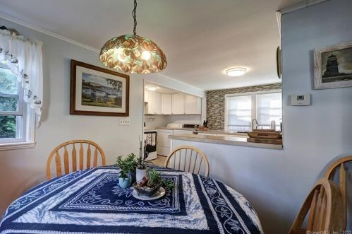 11 Deerfield Ave, Milford CT 06460-7317 exterior