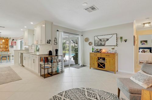 2910 Cates Cir, Fort Pierce FL  34952-5812 exterior