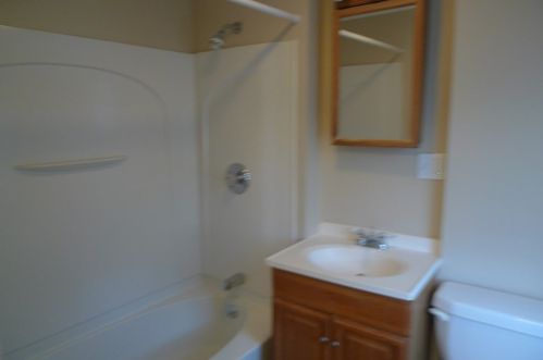 202 Dunmoreland St, Springfield MA 01109-3219 exterior