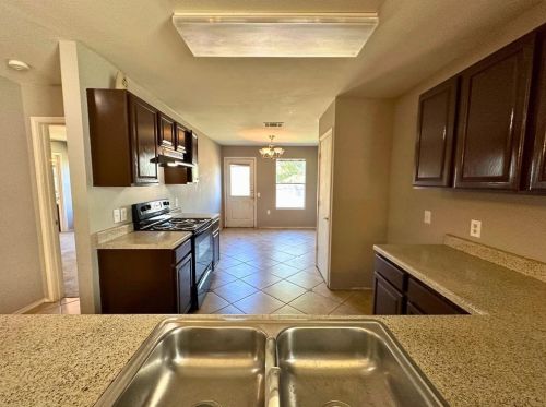 7424 Cayenne Ln, Austin TX  78741-7524 exterior