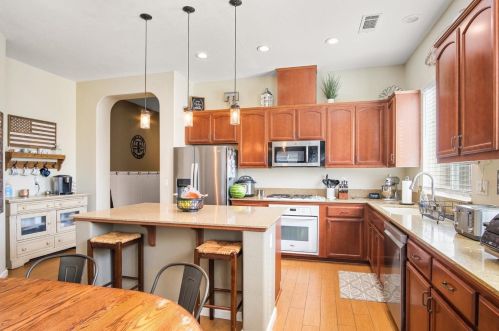 1072 La Paloma St, Turlock CA  95382-0485 exterior