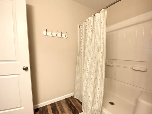 554 Oak Mdw Dr, Middlevle MI 49333-8478 exterior