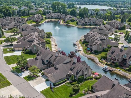 18293 Blue Heron Pointe Dr, Northville MI 48168-9262 exterior