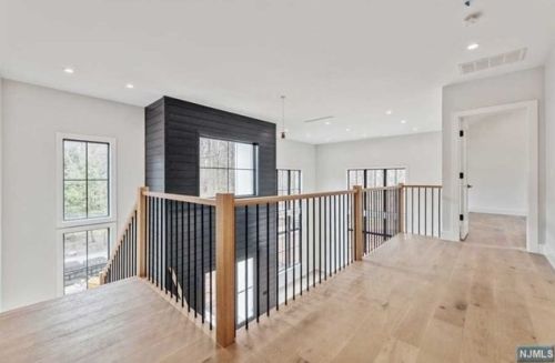 32 Pleasant St, Haworth NJ  07641-1929 exterior