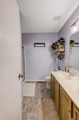 2227 Frst Rdg Dr, Hebron OH 43025-8000 exterior