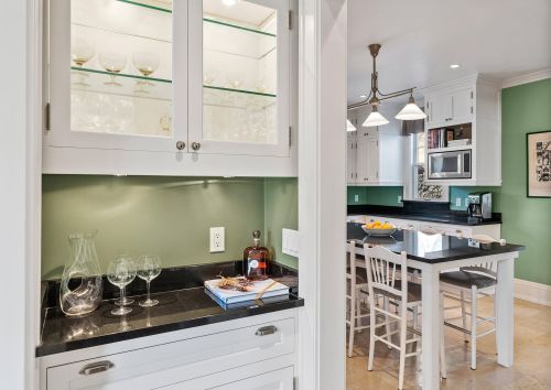 4042 Richland Ct, Milwaukee WI 53211-2147 exterior