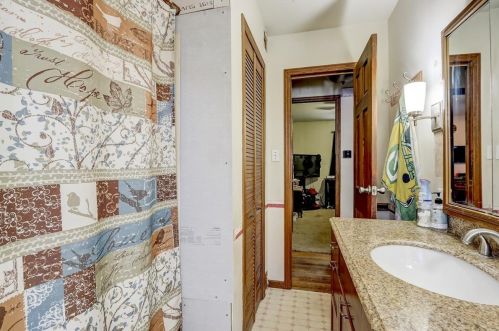 4872 7 St, Milwaukee WI 53221-2445 exterior