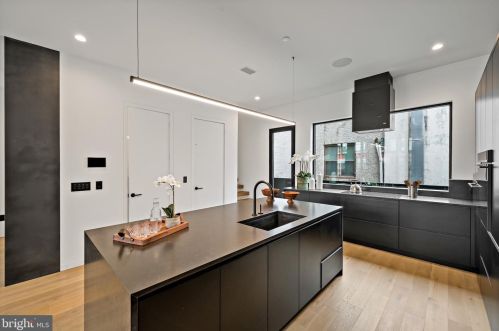 1355 Kater St, Philadelphia PA 19147-1817 exterior