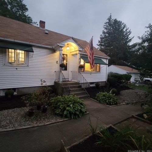 533 Putnam Rd, Killingly, CT 06239-2006