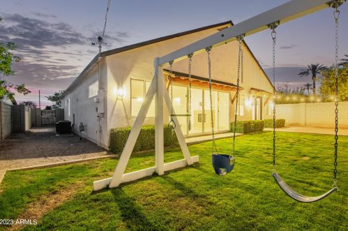 4239 42nd St, Phoenix AZ  85018-4207 exterior