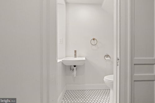 6424 City Ave, Philadelphia PA 19151-2410 exterior