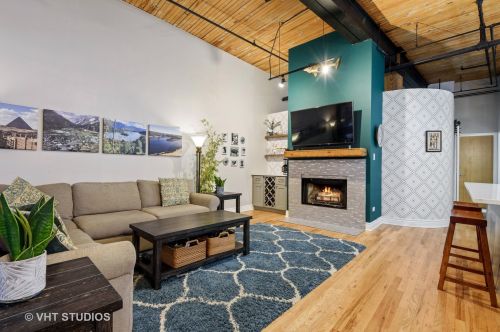 1670 Claremont Ave, Chicago, IL 60647-5371