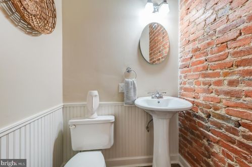 1434 F St, Washington DC 20002-4530 exterior