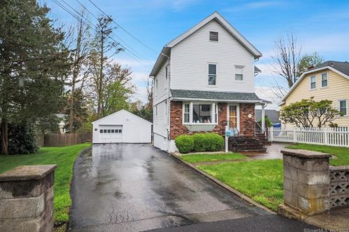 22 Amundsen St, Norwalk, CT 06855-2236