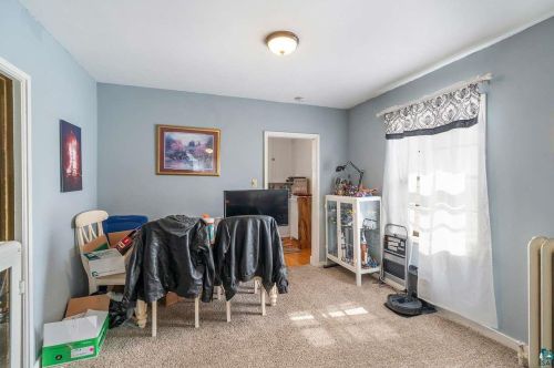 2006 4 St, Duluth MN 55805-1873 exterior