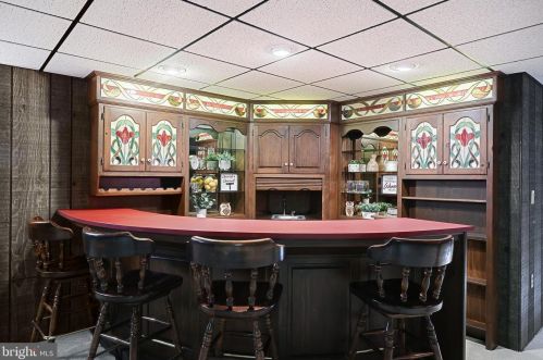 869 Fairview Dr, Hanover PA 17331-9747 exterior