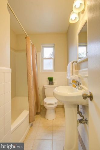 1601 Sanford Rd, Silver Spring MD 20902-4007 exterior