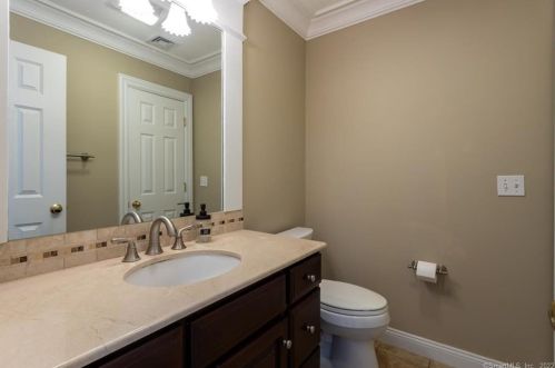 7 Blue Mtn Rdg, Norwalk CT 06851-2901 exterior