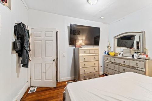 91 Peace St, Providence RI 02907-1550 exterior