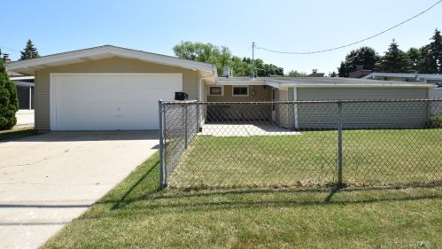 3512 Sunset Dr, Milwaukee WI  53220-1219 exterior