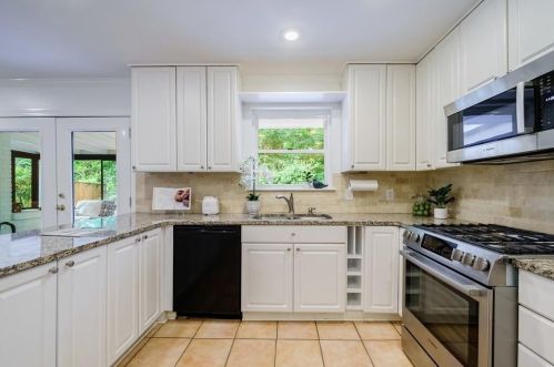 350 Frst Hl Dr, Atlanta GA 30342-2482 exterior