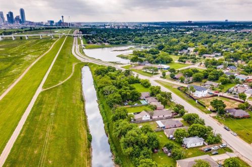 1543 Canada Dr, Dallas, TX 75212-1820