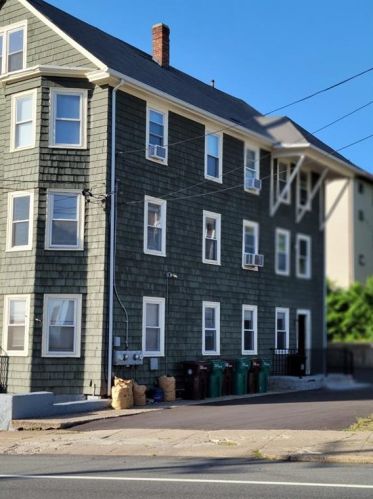 412 Cumberland Hill Rd, Woonsocket, RI 02895-4822